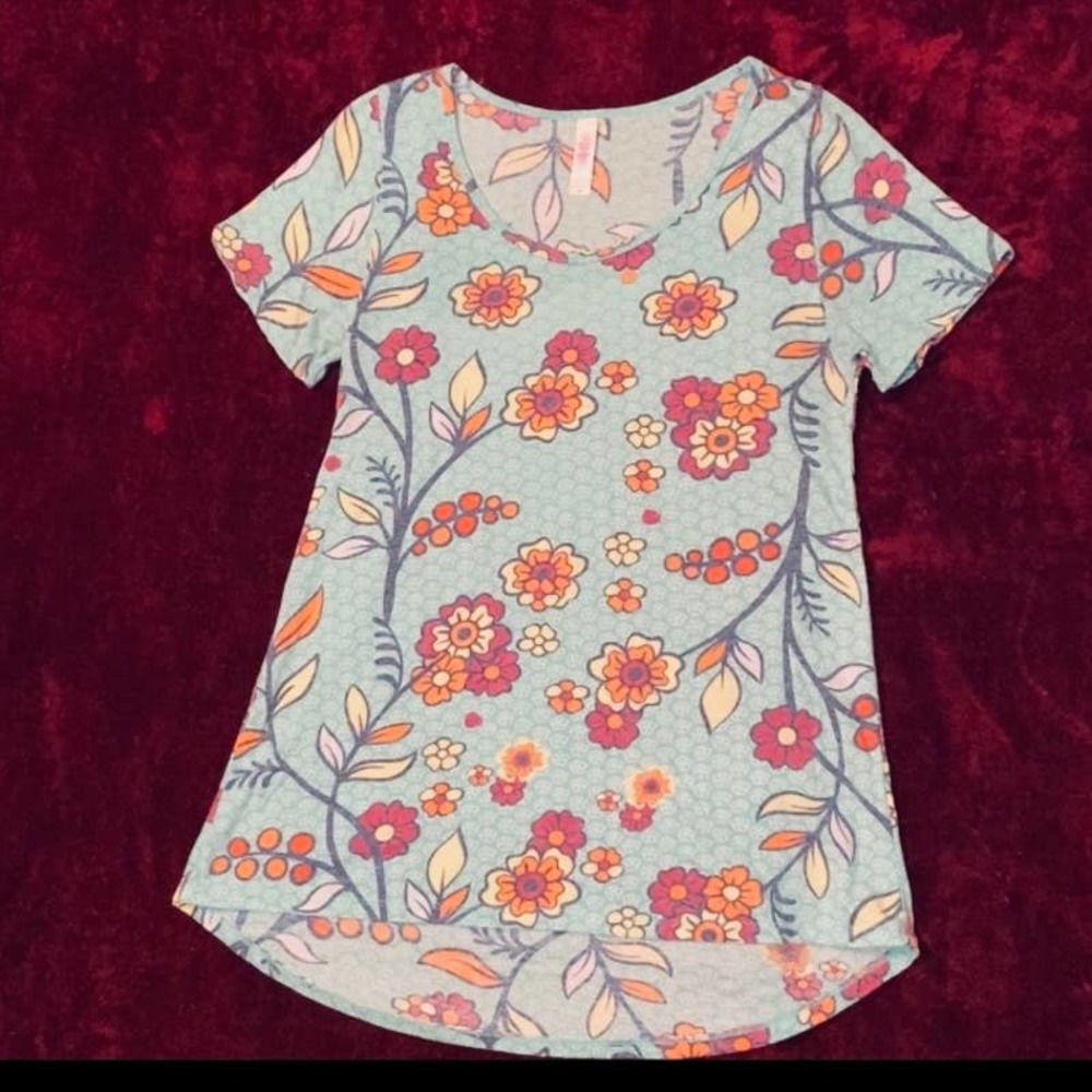 LuLaRoe Classic T Top Size M (10-12) rounded neckline short sleeves